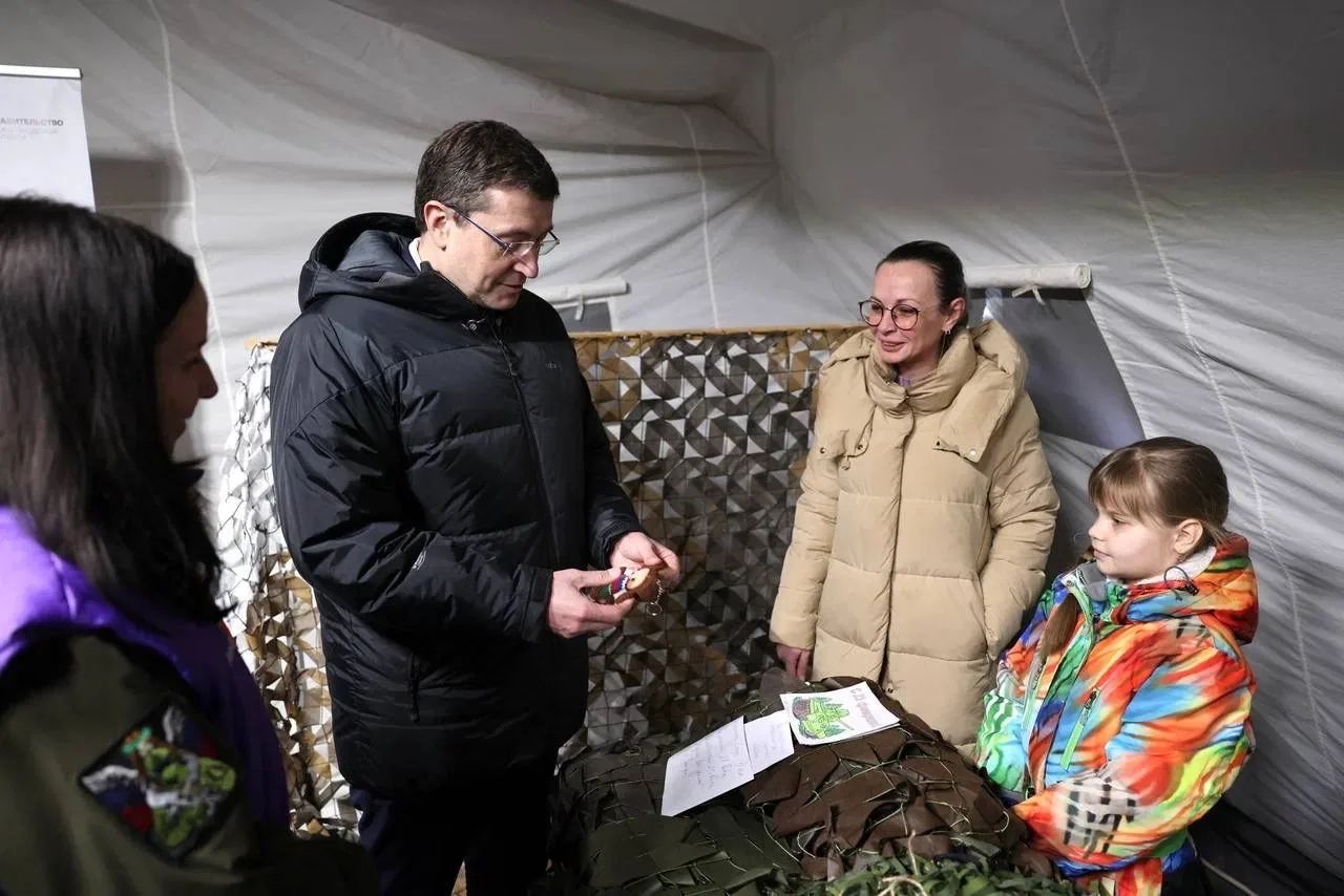 В преддверии Дня защитника Отечества из Нижегородской области в зону СВО отправили более 100 тонн гуманитарного груза